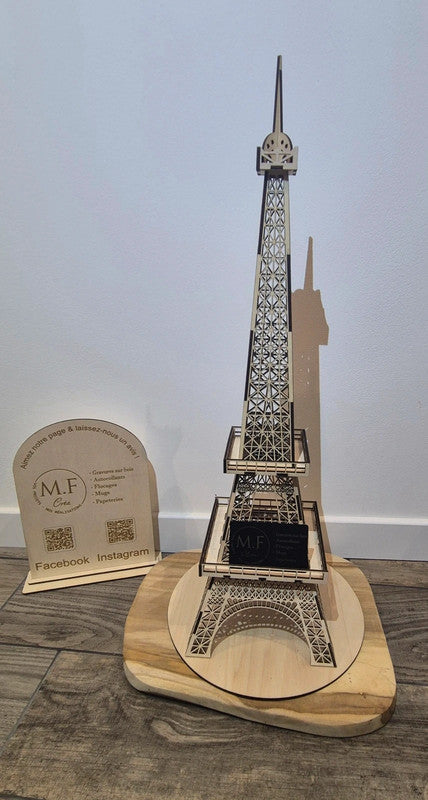 Tour Eiffel en bois