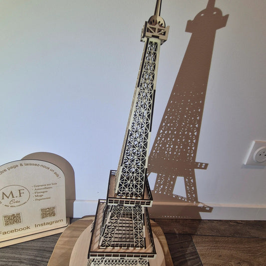 Tour Eiffel en bois